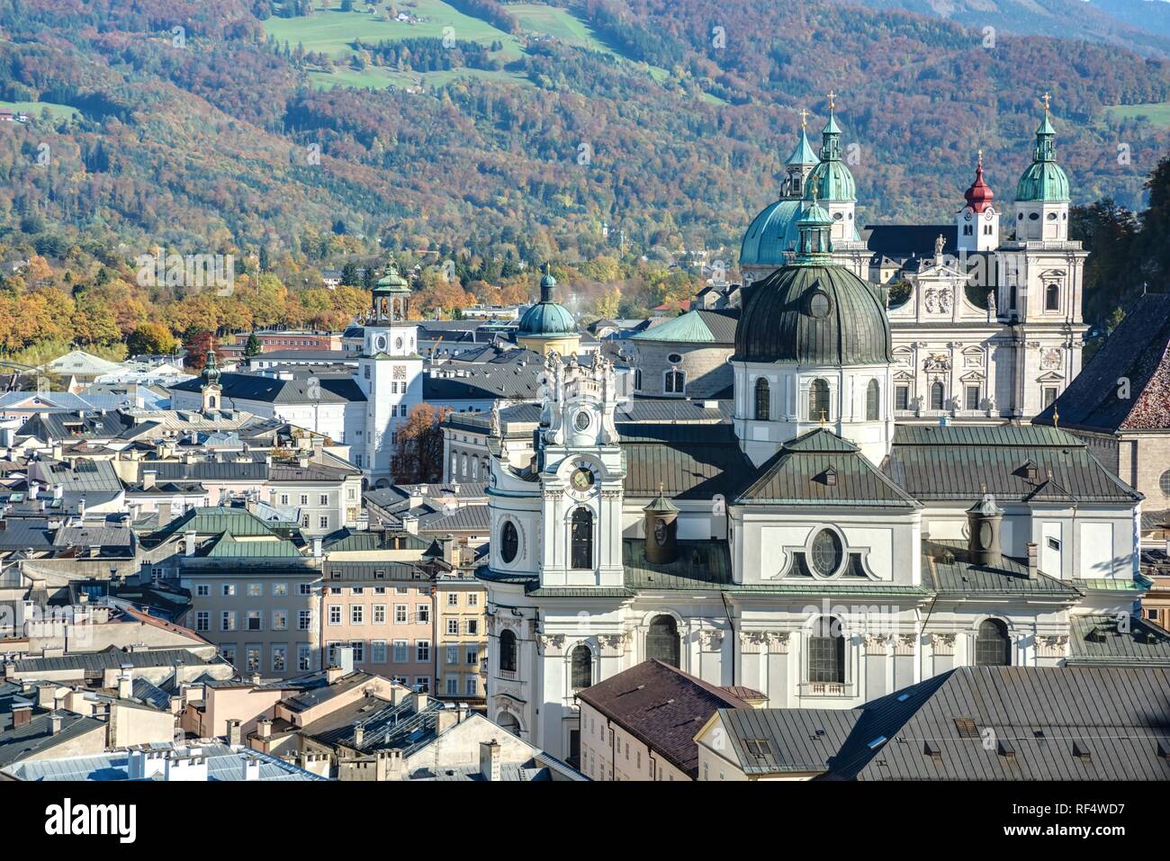 Salzburg, Stadtpanorama, Universitätskirche im Vordergrund - Salzburg, Panoramic View Stock Photo