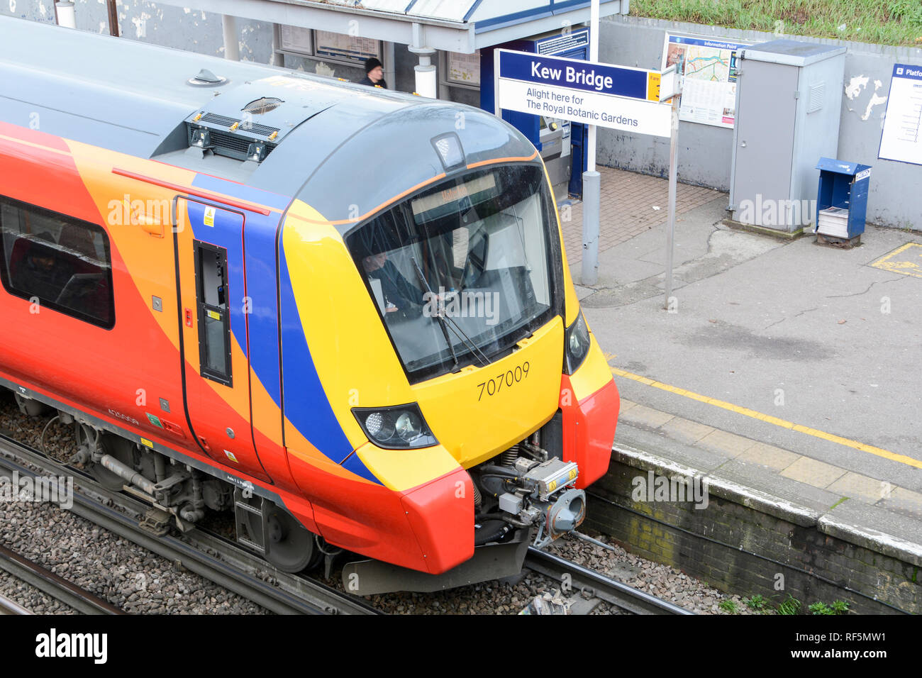 South Western Railway Siemens Class 707 Desiro City train arriving at ...