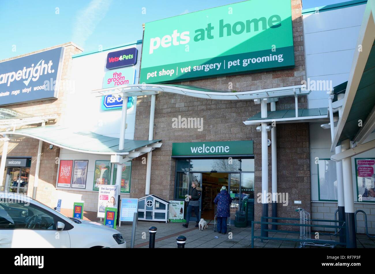 Pets At Home Shop High Resolution Stock Photography and Images Alamy
