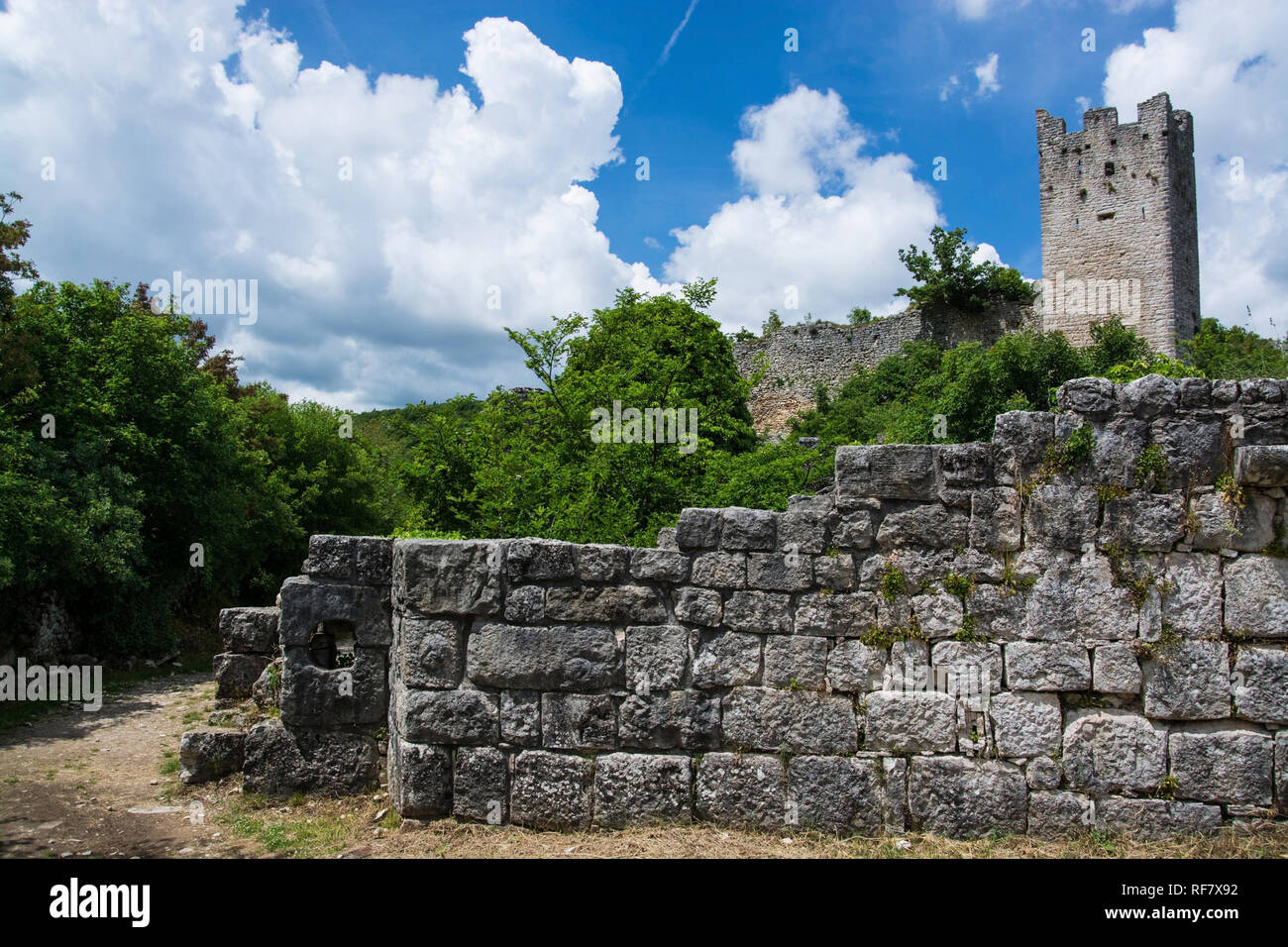 Dvigrad is a desolate ruin town in the municipality of Kanfanar in the Croatian part of the peninsula Istrien. , Dvigrad ist eine verlassene Ruinensta Stock Photo