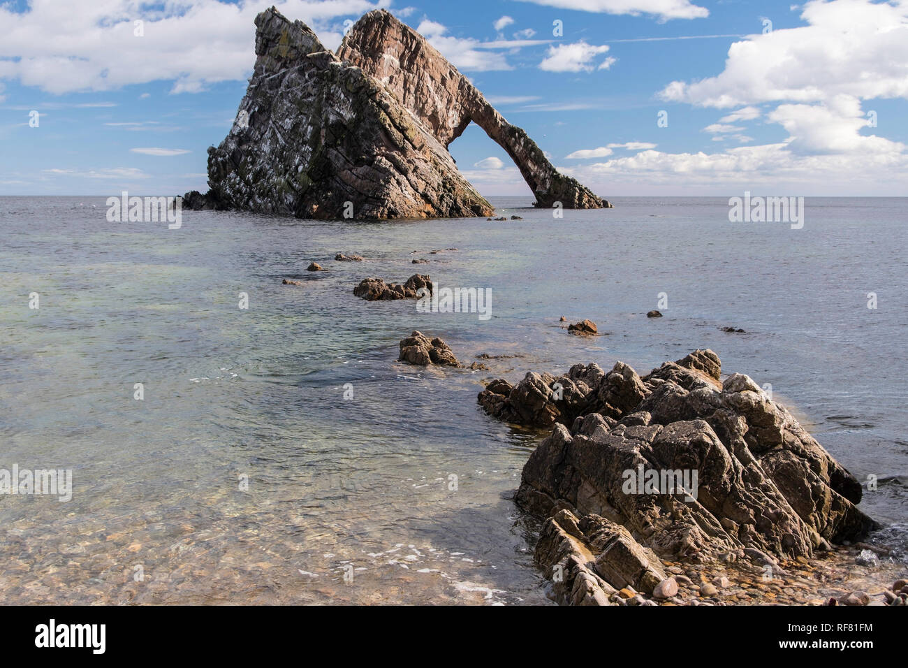 Bow Fiddle rock is a natural sea curve close to Portknockie on the northeast coast of Scotland. , Bow Fiddle Rock ist ein natürlicher Meeresbogen in d Stock Photo