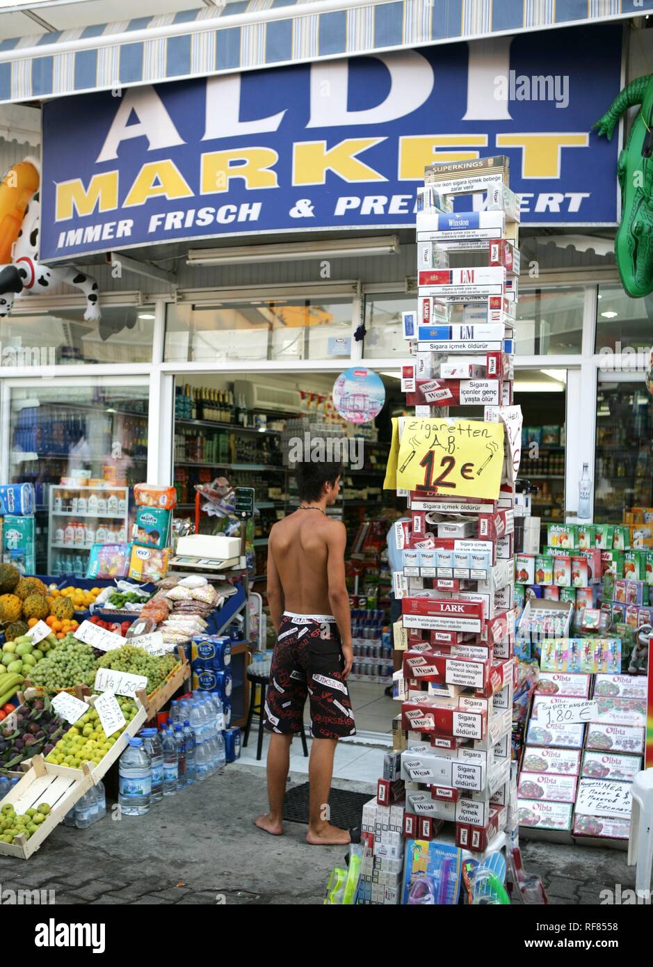 Tur Turkey Side Turkish Riviera Shop In The Old Town With Cheap Cigarettes Stock Photo Alamy