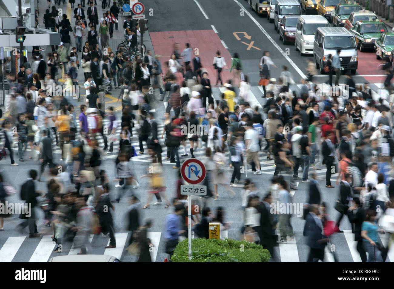 Shibuya pedestrian crossing, the world's busiest pedestrian crosswalk ...