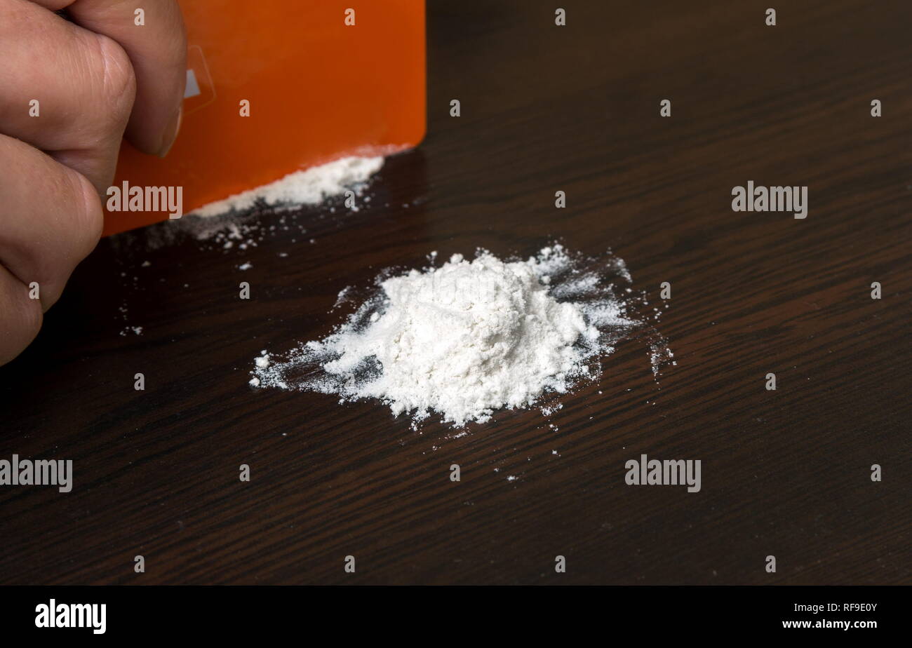 Crystal drug sniff white cocaine hi-res stock photography and images ...