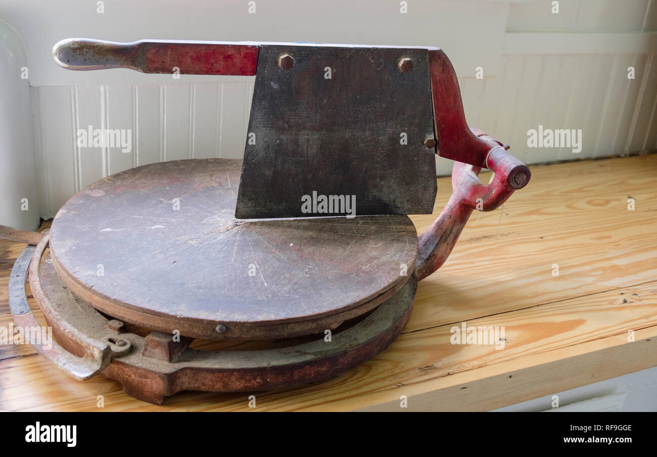 Vintage meat cleaver hinged to chopping board Stock Photo Alamy