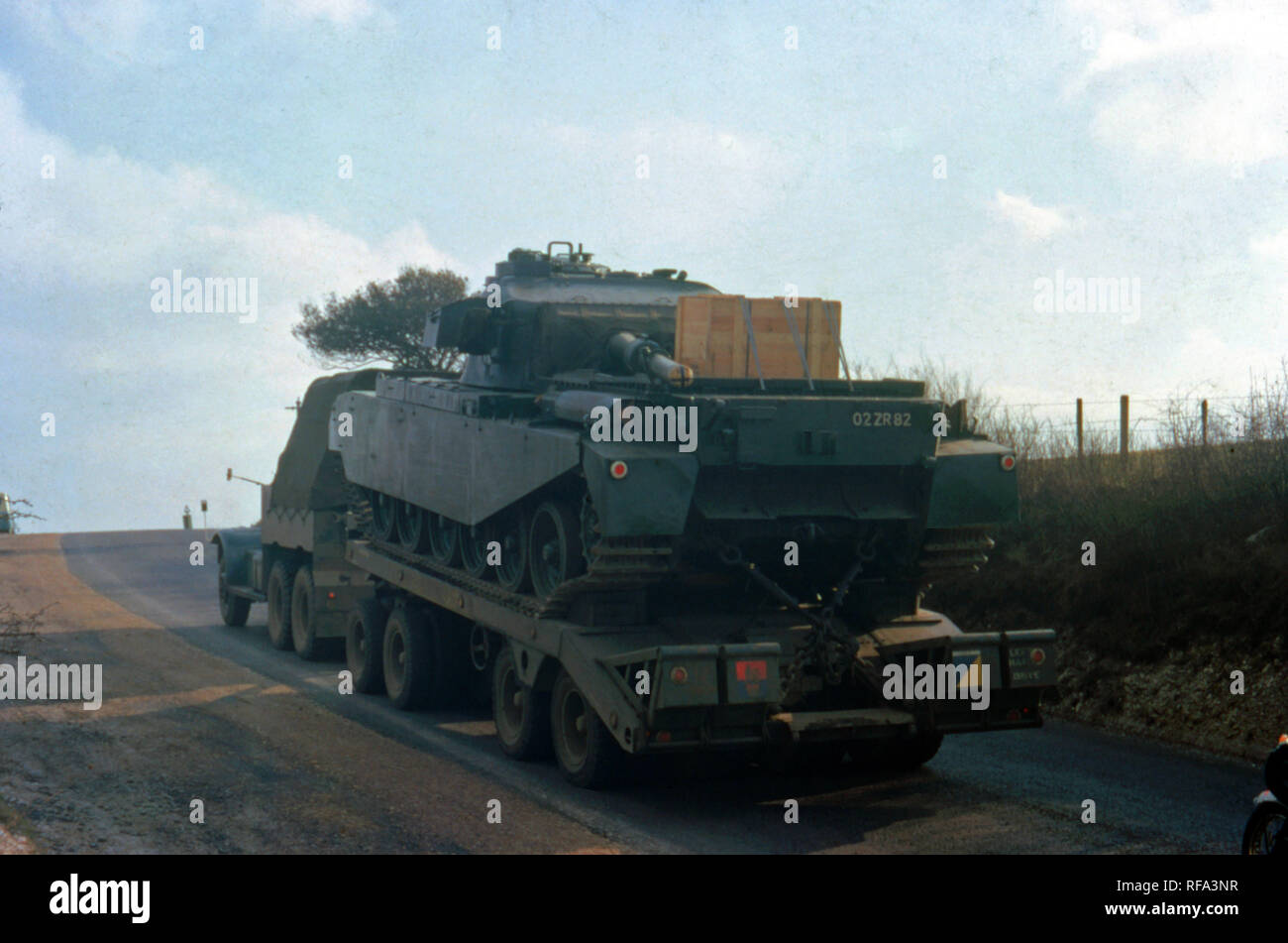 BRITISH ARMY Panzertransporter M19 / Tank Transporter M19 & Infantry Tank Centurion Stock Photo
