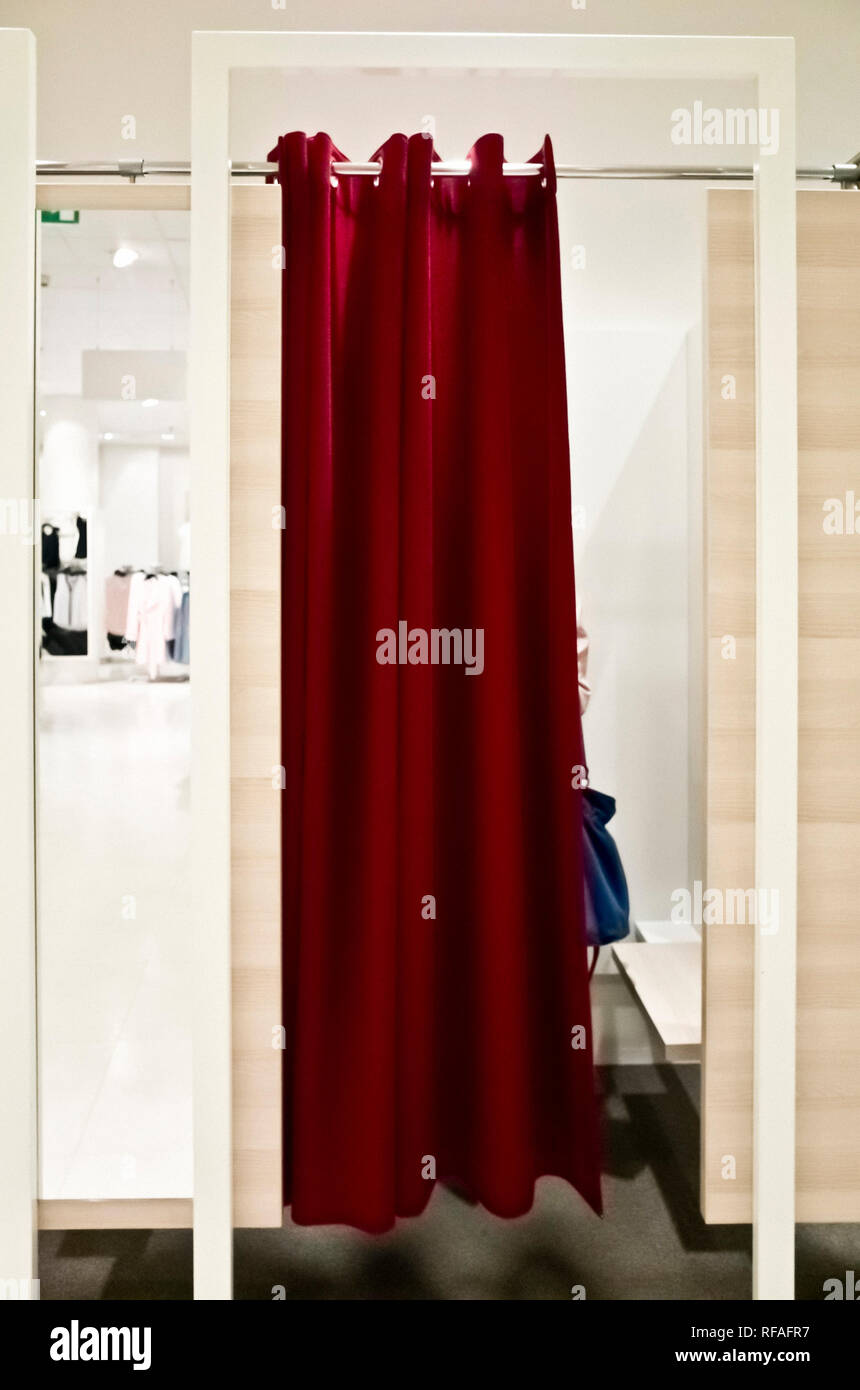 Fitting Room Stock Photos Fitting Room Stock Images Alamy