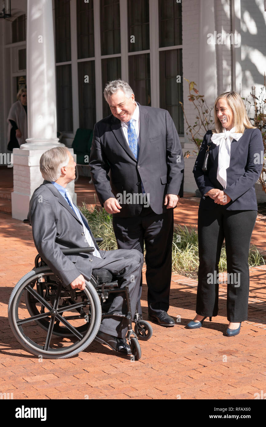 Ambassador Joe Hockey of Australia and wife Melissa Babbage visit with Texas Gov. Greg Abbott (in wheelchair) during the Great Mates Australia-Texas Barbecue at the Governor's Mansion. Abbott and Hockey worked to strengthen ties between the allies discussing agriculture and high tech before eating Australian Vegemite burnt ends and HeartBrand Akaushi beef. Stock Photo