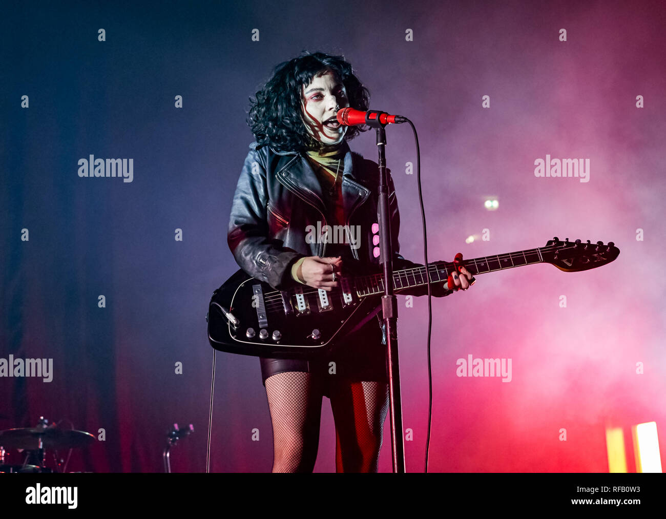 Manchester, England, UK. January 24, 2019 - HEATHER BARON-GRACIE of UK band  ''PALE WAVES '' performing a sold out show at the Manchester Arena, UK  supoorting ''The 1975' Credit: Andy Von Pip/ZUMA
