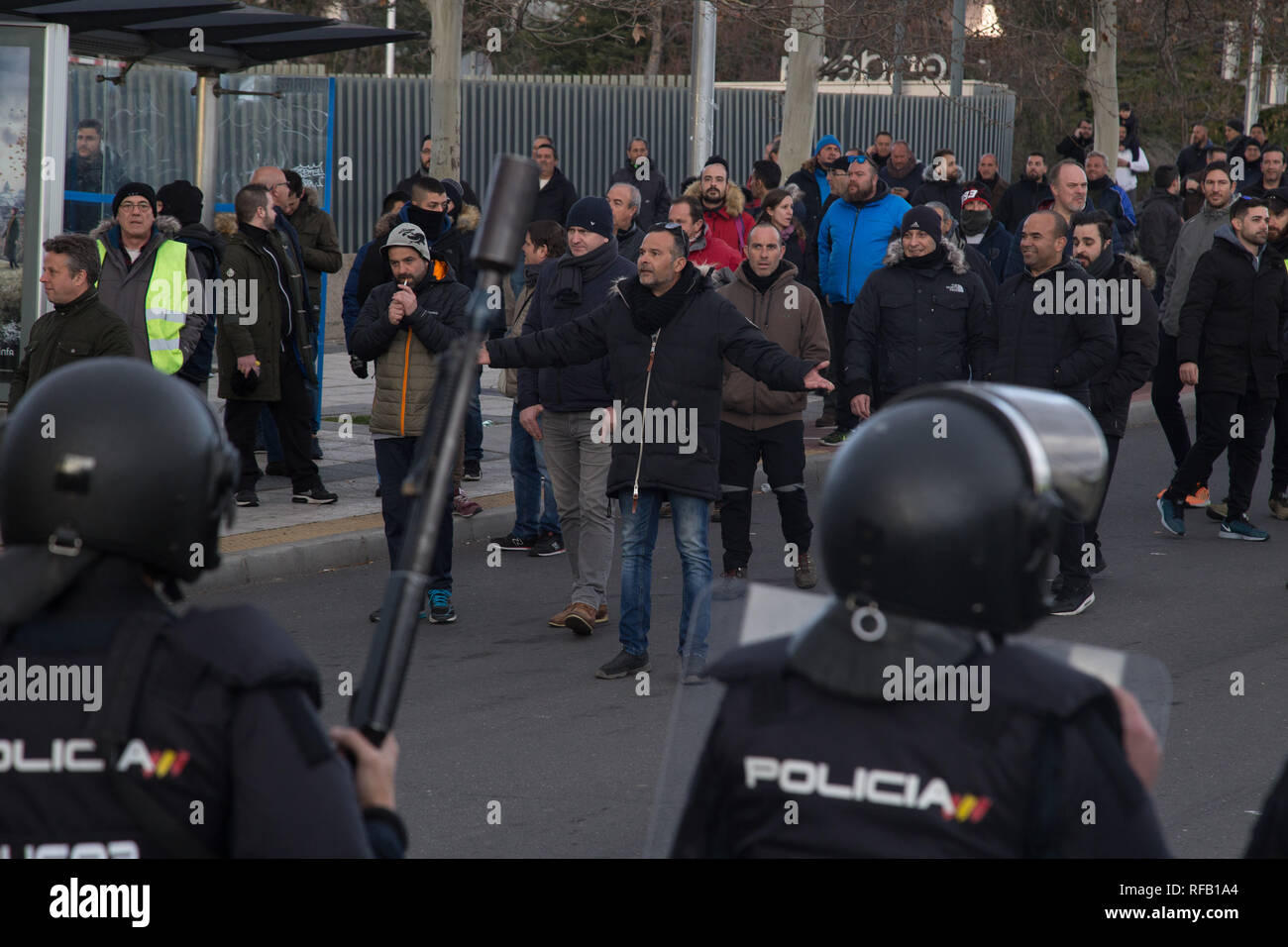Madrid, Spain. 24th January, 2019. A taxi driver seen shouting at police officers during a taxi driver  strike near Fitur, the Tourism Fair that is to take place this week at IFEMA in Madrid. The drivers are demanding more stringent regulation for rental vehicles with drivers (VTC), who use Uber or Cabify applications. Credit: SOPA Images Limited/Alamy Live News Stock Photo