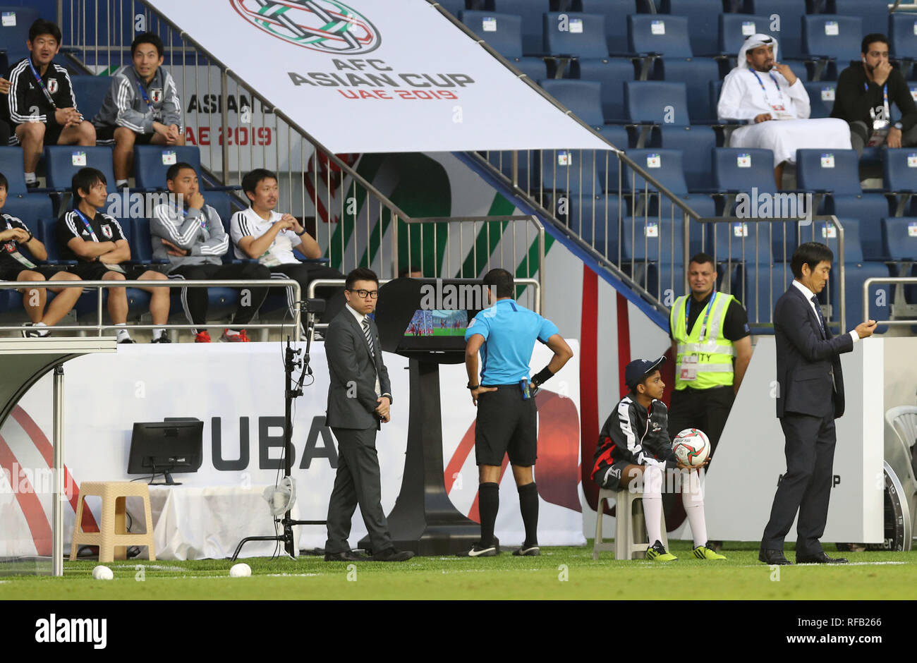 Dubai, United Arab Emirates. 24th Jan, 2019. Mohammed Abdulla Hassan (Referee), After consulting VAR, referee cancelled the goal and whistled a handball on Maya Yoshida (JPN) Football/Soccer : AFC Asian Cup UAE 2019, Round of 8 match between Vietnam 0-1 Japan at Al Maktoum Stadium in Dubai, United Arab Emirates . Credit: AFLO/Alamy Live News Stock Photo