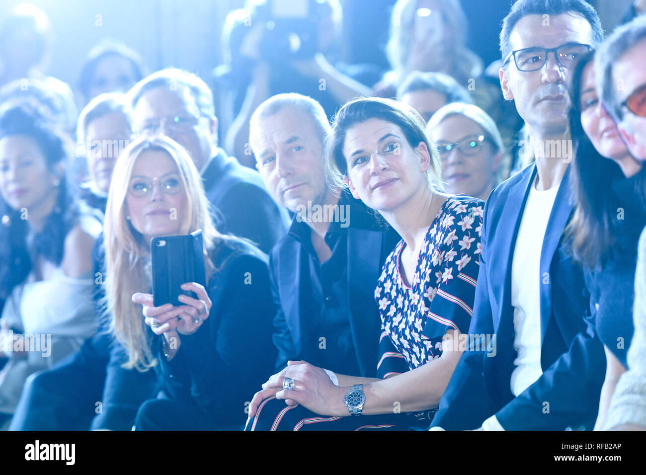 24 January 2019, Bavaria, München: Esther Schweins (l-r), actress, Heino Ferch, actor, his wife Marie-Jeanette Ferch and Erol Sander, actors follow the show at the Rodenstock Eyewear Show 2019 at the Isarforum. Photo: Tobias Hase/tha/dpa Stock Photo