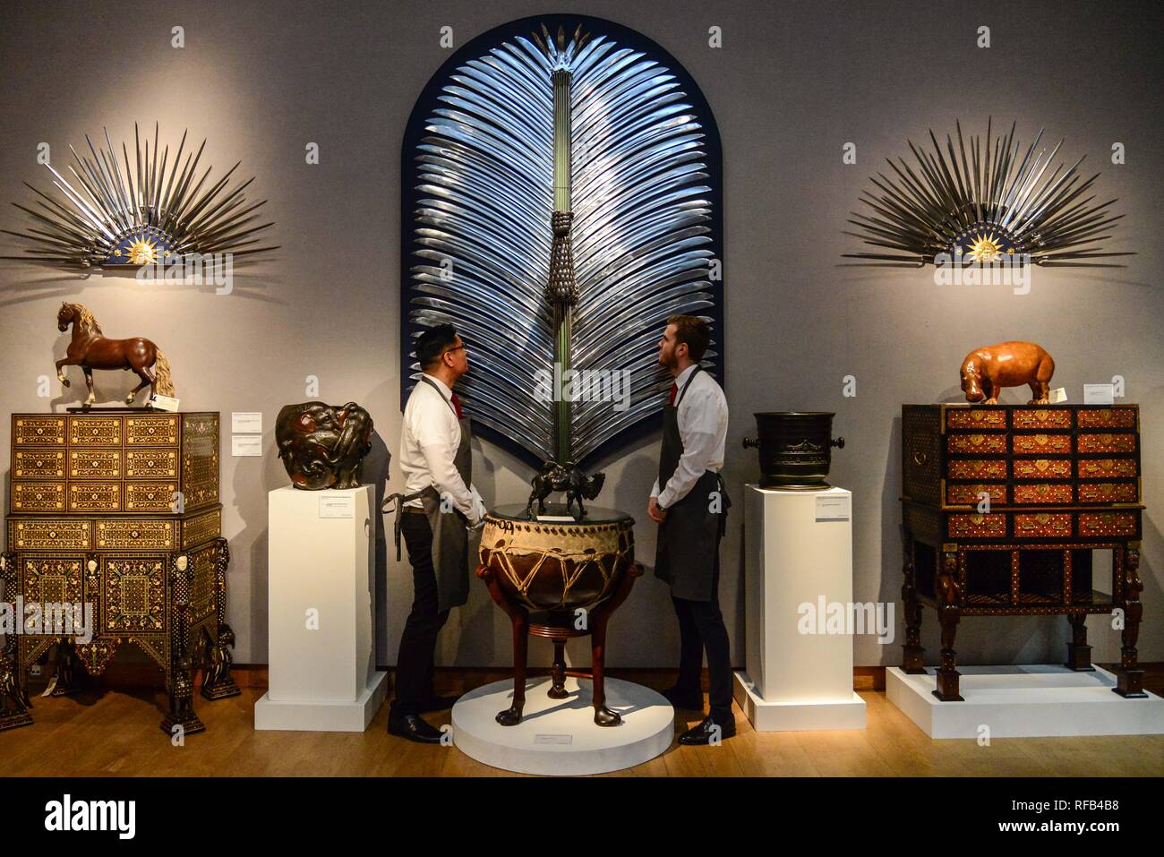 London Uk 25th January 2019 Art Handlers John And Tom Pose