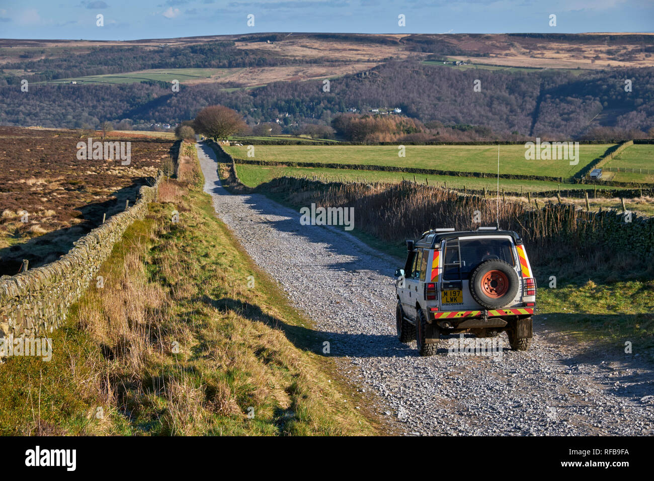 Land Rover on Green Lane on Sir William Hill. Eyam Moor, Peak District National Park, Derbyshire, England. Stock Photo