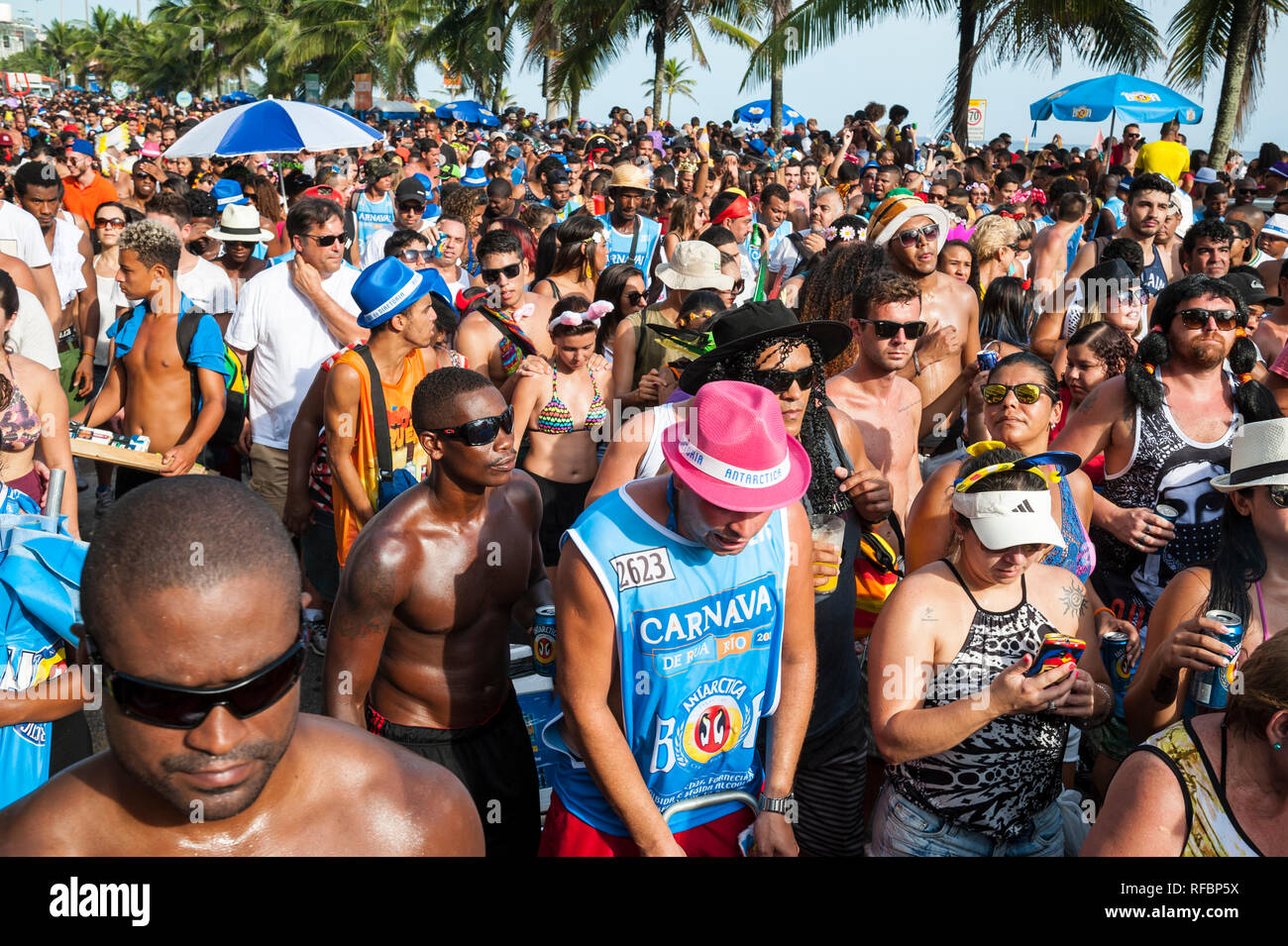 RIO DE JANEIRO - FEBRUARY 07, 2015: Brazilian carnival goers jostle for  space with vendors at a roving Carnival street party moving at Ipanema Beach  Stock Photo - Alamy
