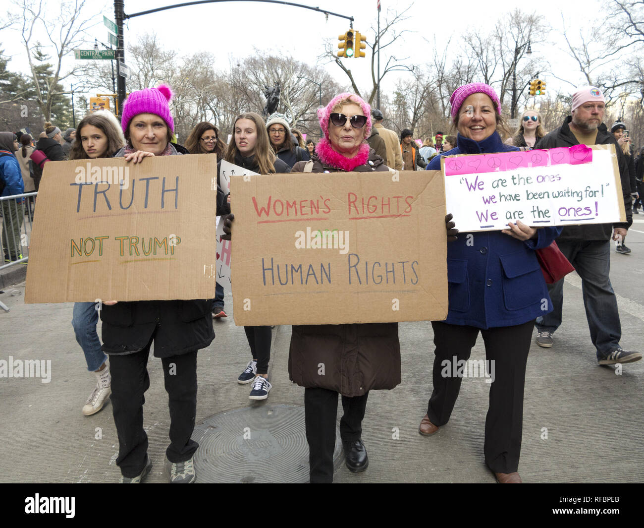 Hundreds of thousands of New Yorkers attended the Women's March in New ...