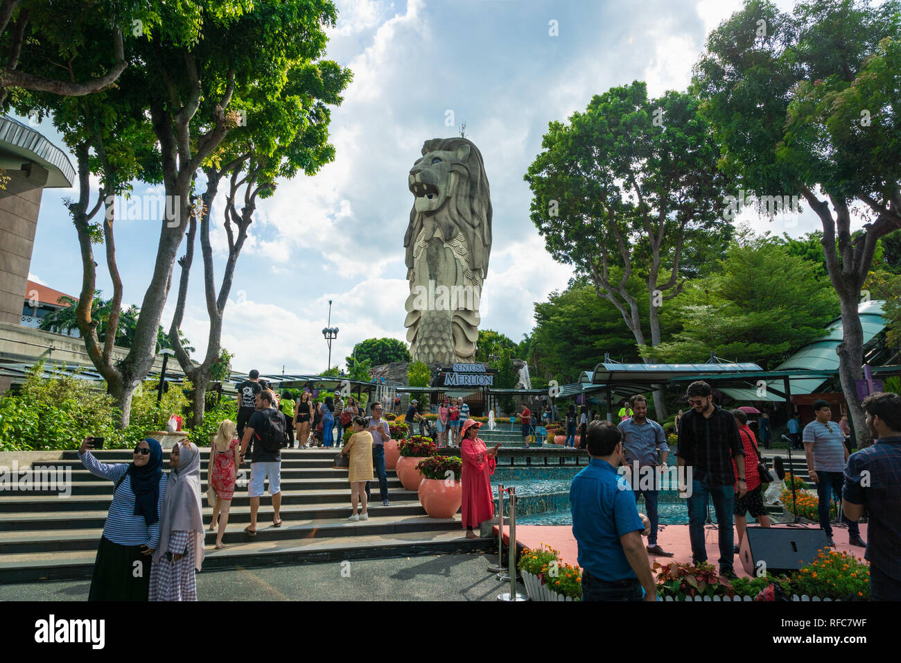 Singapore - January 2019: Merlion Statue on Sentosa Island and tourists ...