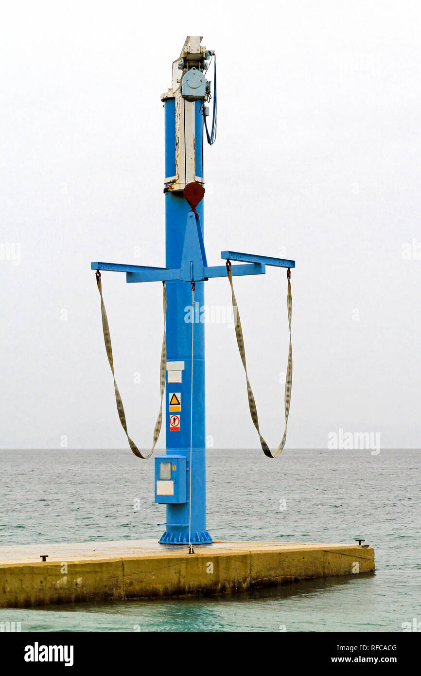 Crane for lifting boats and yachts at harbor Stock Photo Alamy