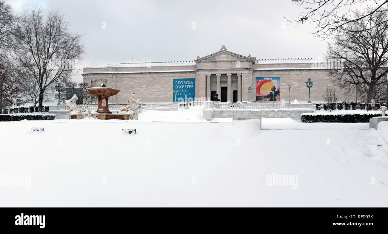 The classic south entrance to the Cleveland Museum of Art faces a typical snow-covered January landscape in Cleveland, Ohio, USA. Stock Photo