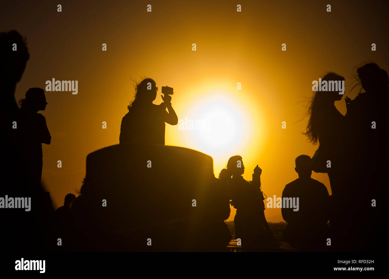 silhouettes of people taking pictures with smartphones Stock Photo - Alamy