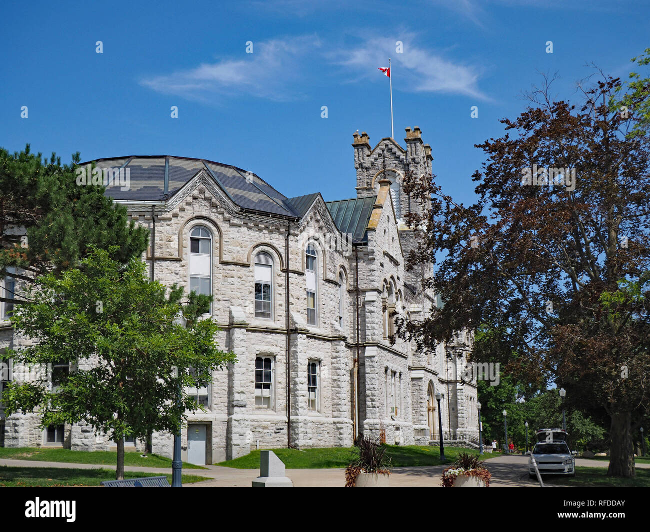 KINGSTON, ONTARIO, CANADA - Queen's University is one of Canada's oldest and most prestigious, with gothic stone buildings dating to the Victorian per Stock Photo