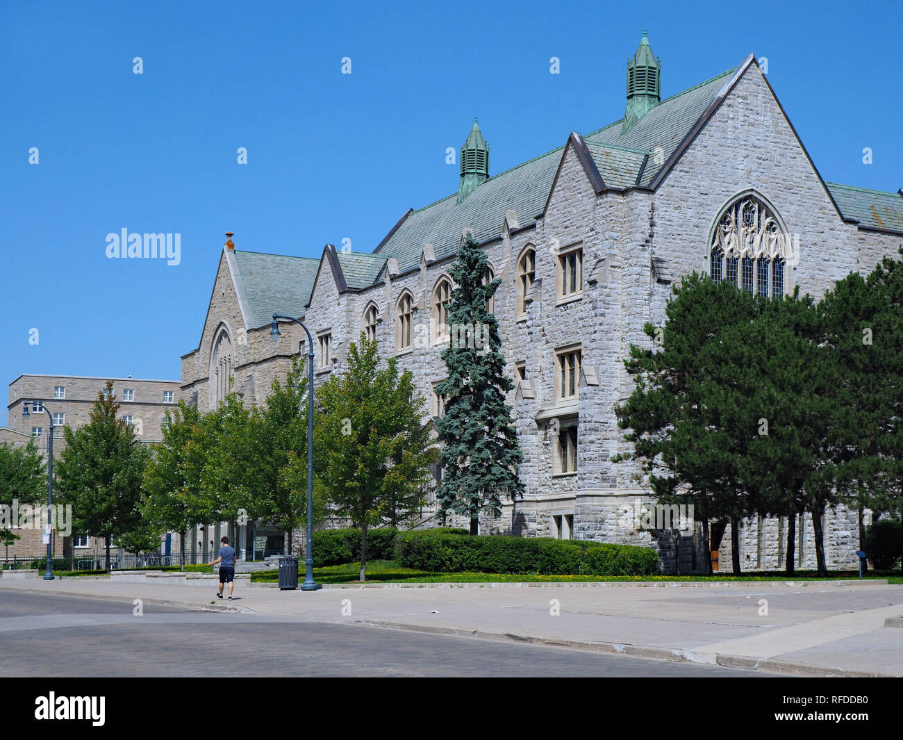 KINGSTON, ONTARIO, CANADA - Queen's University is one of Canada's oldest and most prestigious, with gothic stone buildings dating to the Victorian per Stock Photo