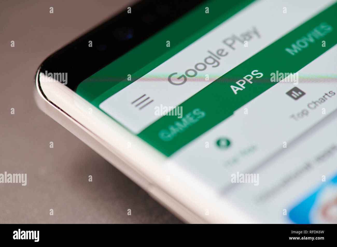 Google play store on mobile hi-res stock photography and images - Alamy