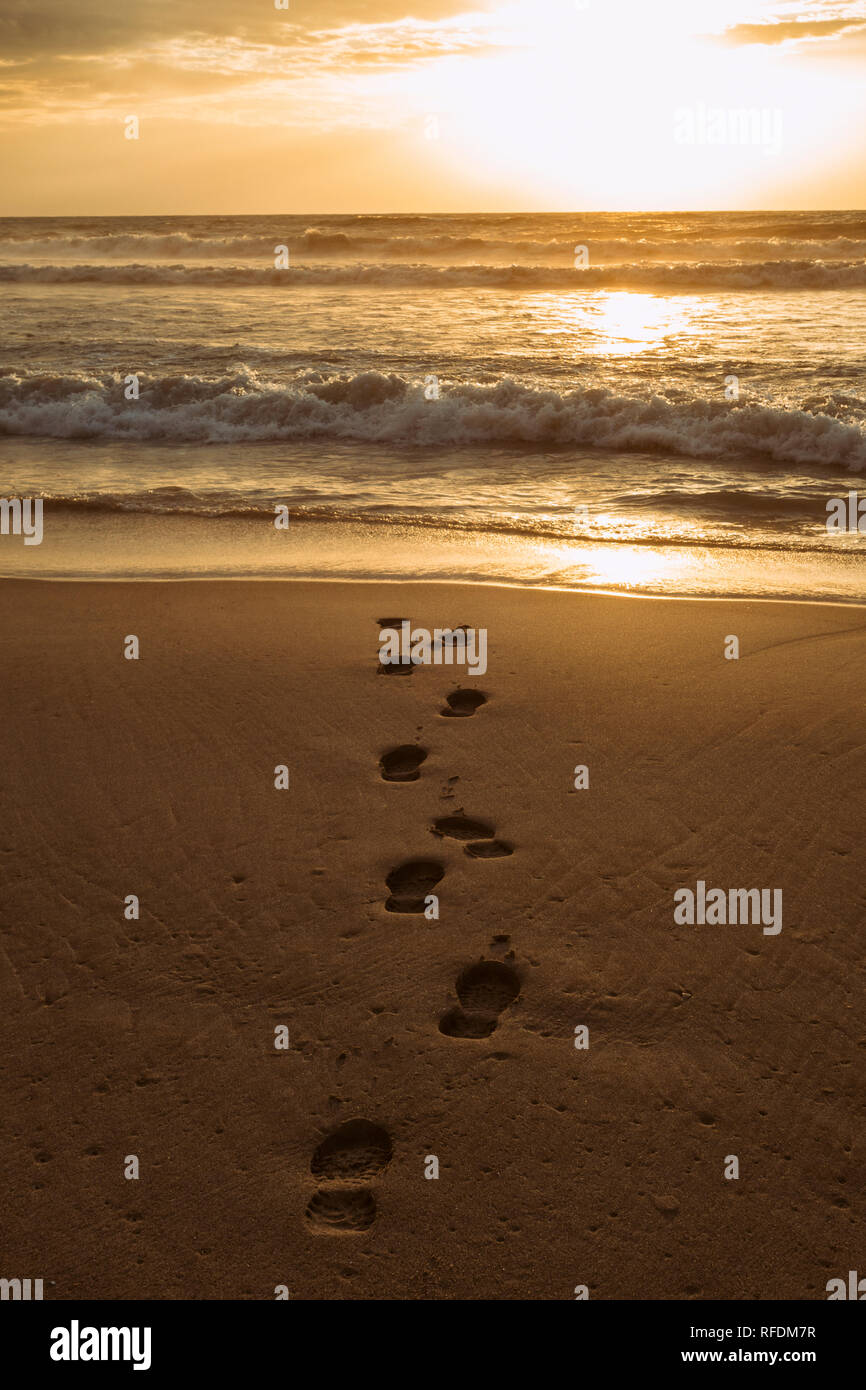 Footstep footsteps hi res stock photography and images Alamy