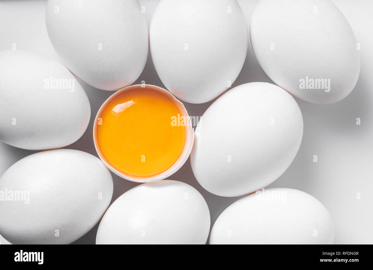 broken and whole chicken eggs, food background Stock Photo - Alamy