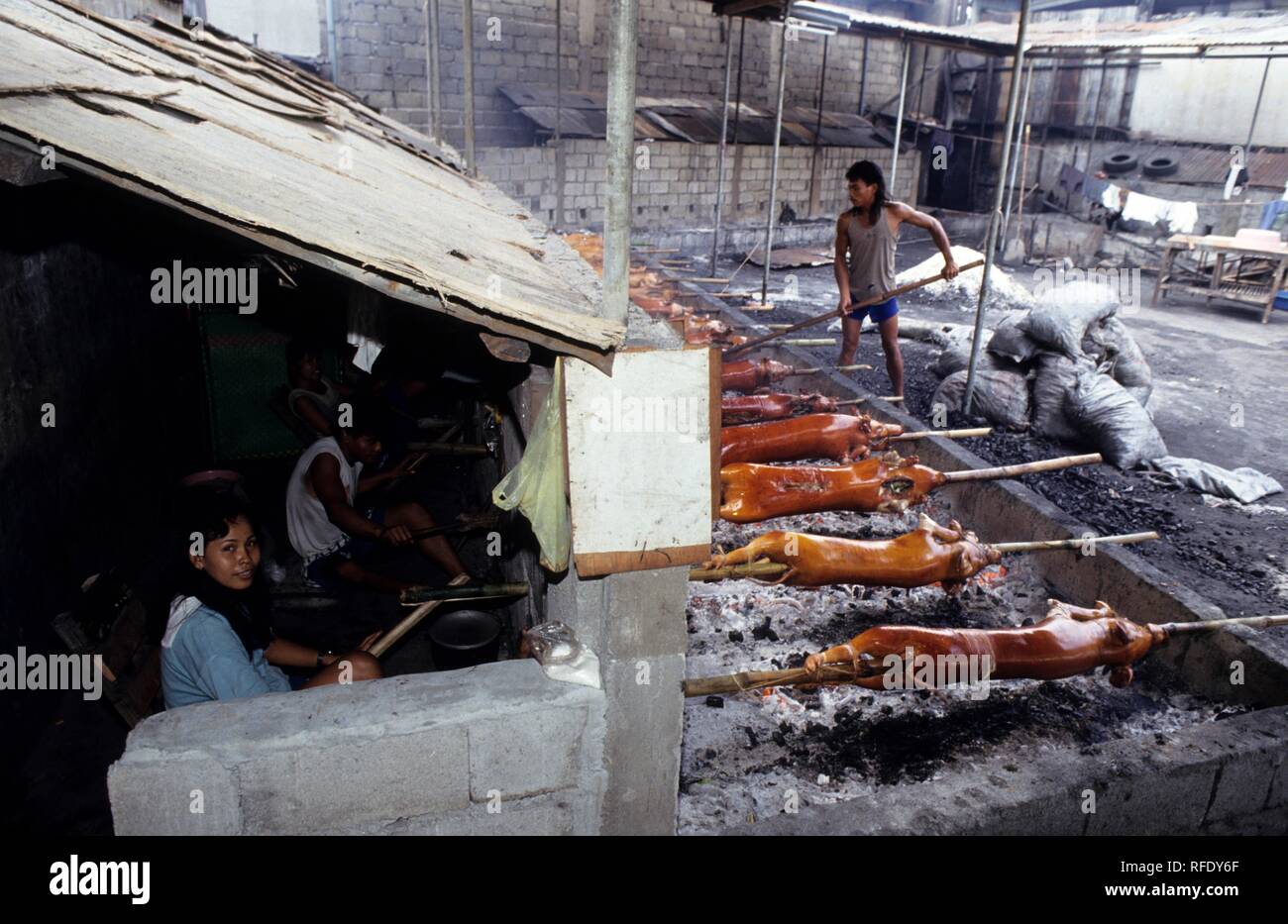 Roasting young pigs, La Loma district, Manila, Philippines Stock Photo