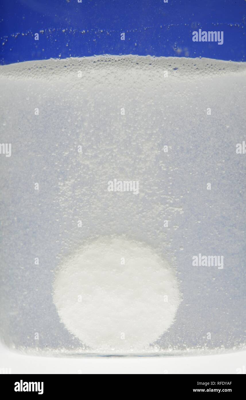 Dissolve aspirin hires stock photography and images Alamy