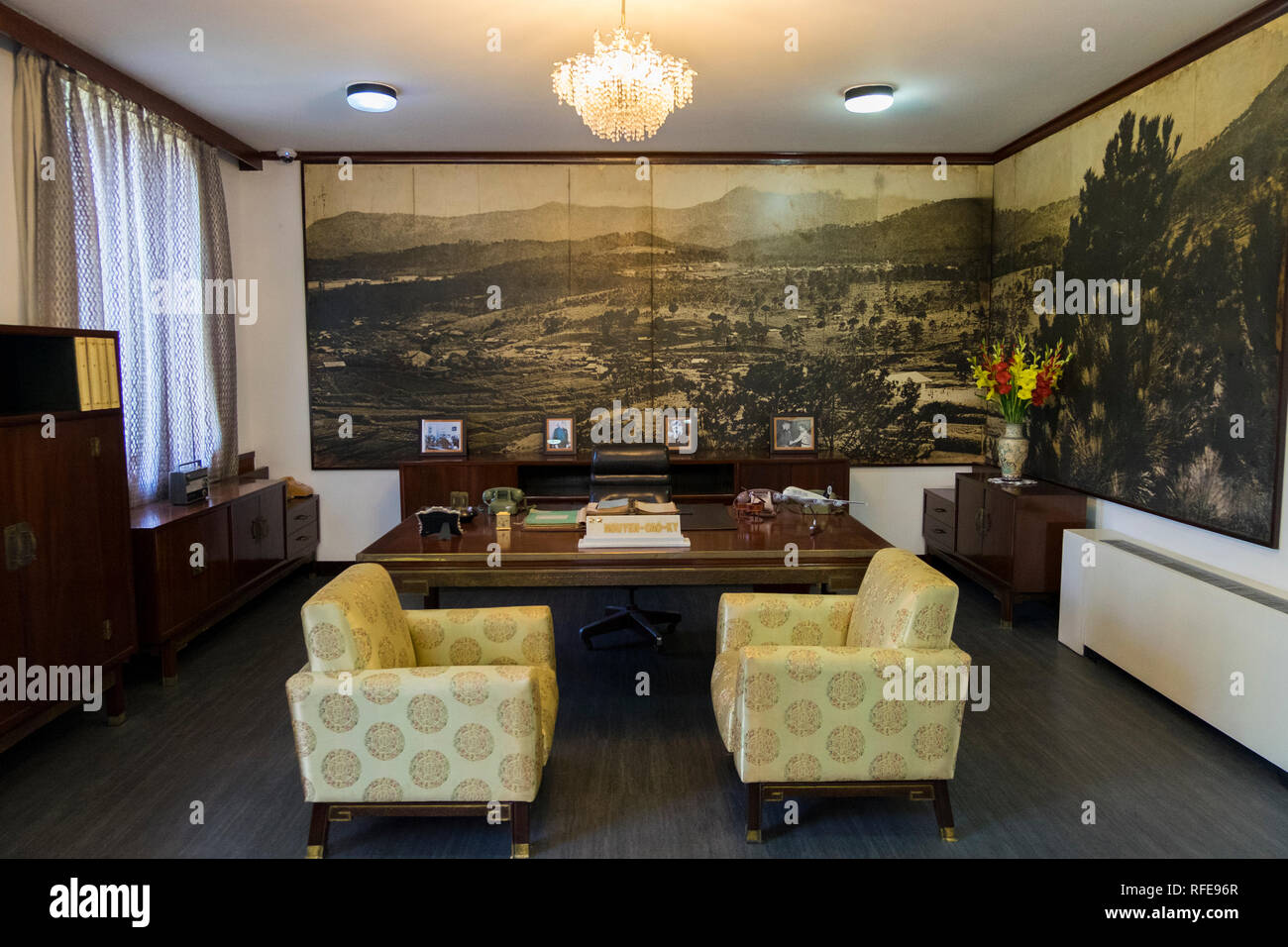 1960s office interior hi-res stock photography and images - Alamy