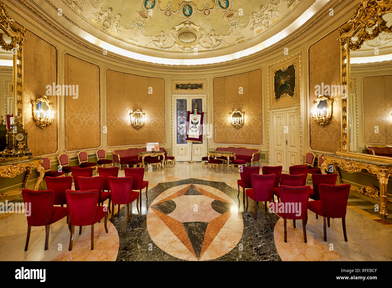 Palazzo Ducezio Noto Sicily Italy. (Ducezio Palace). La sala degli specchi (mirrors room hall) Stock Photo