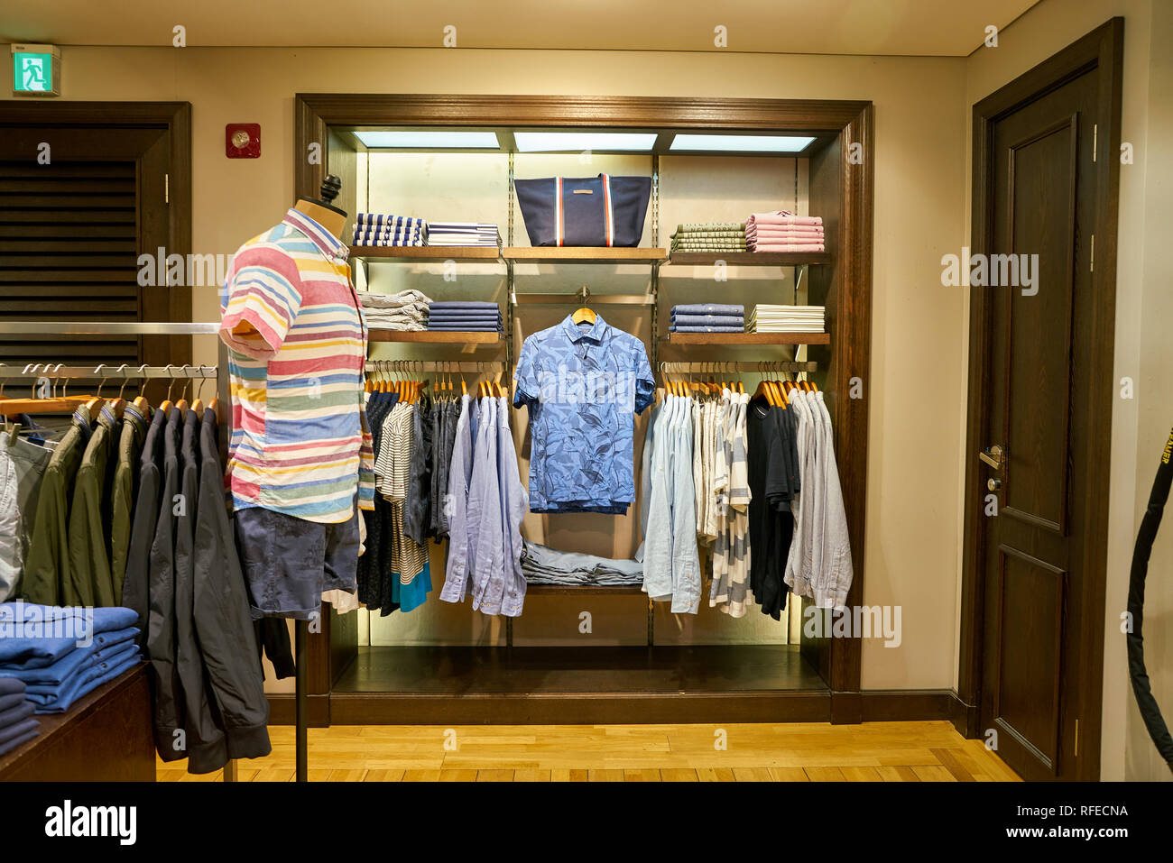 Tommy hilfiger store display hi-res stock photography and images - Alamy