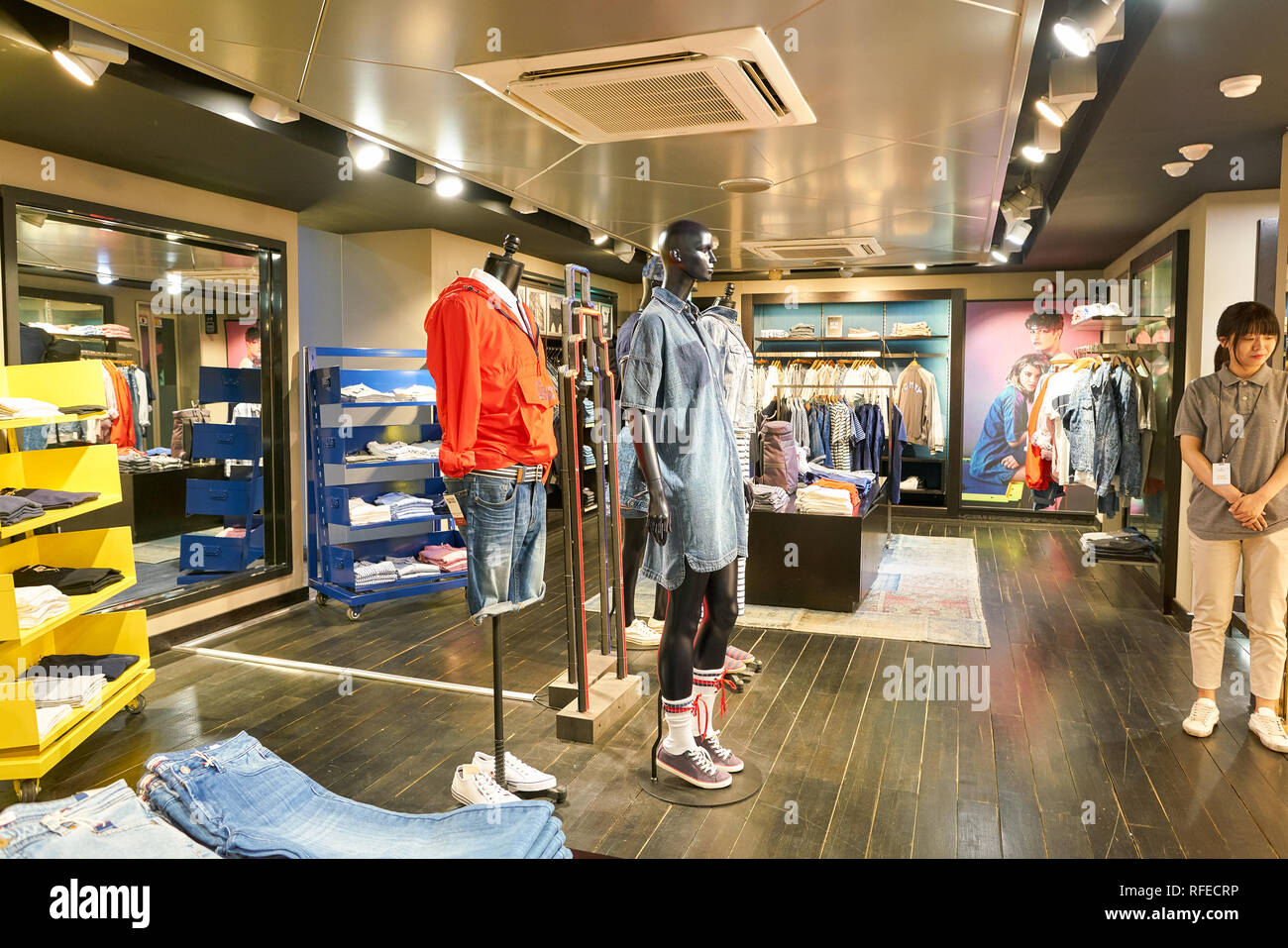 Tommy hilfiger store hi-res stock photography and images - Page 8 - Alamy