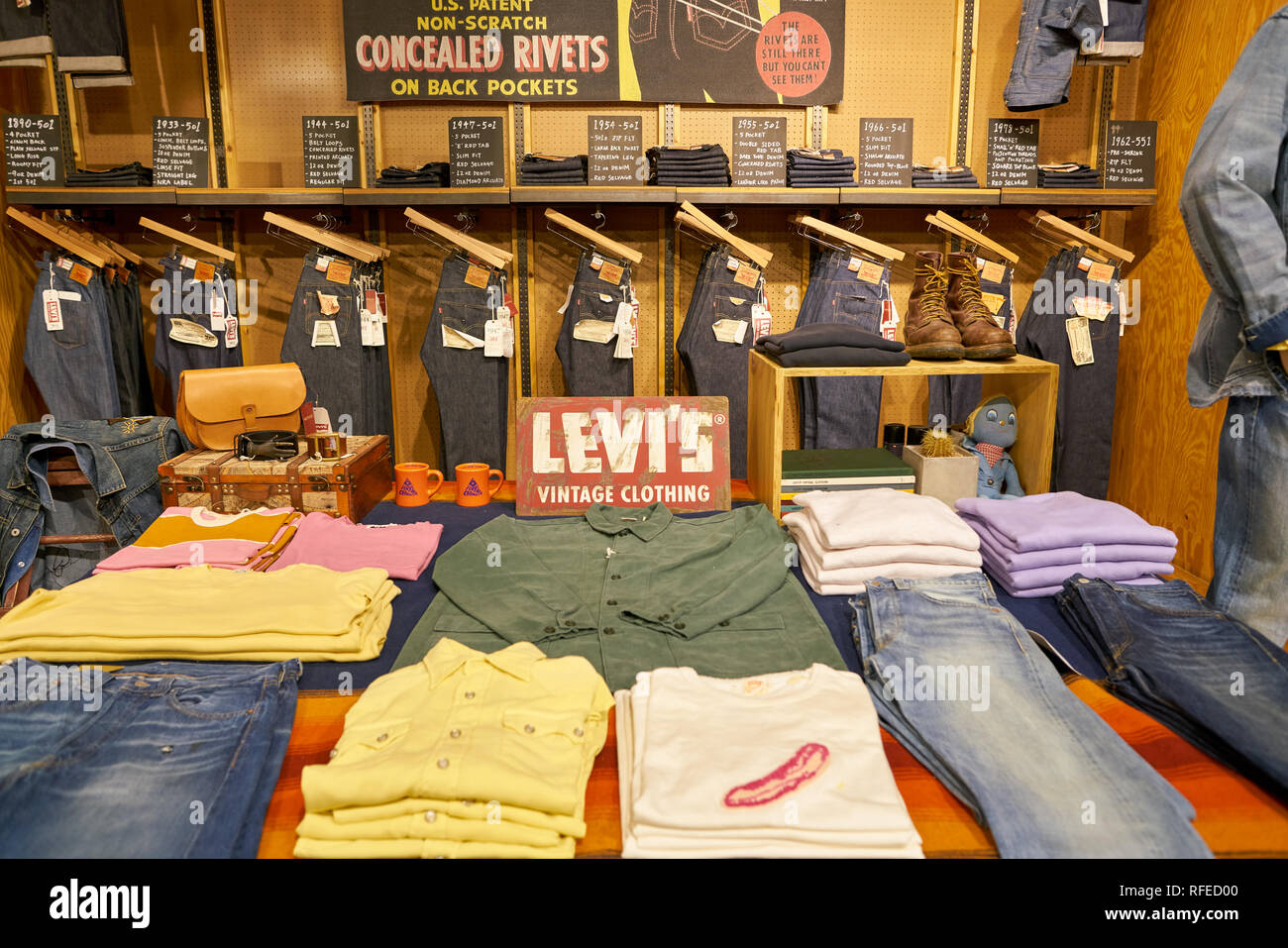 Page 7 - Levi Jeans High Resolution Stock Photography and Images - Alamy
