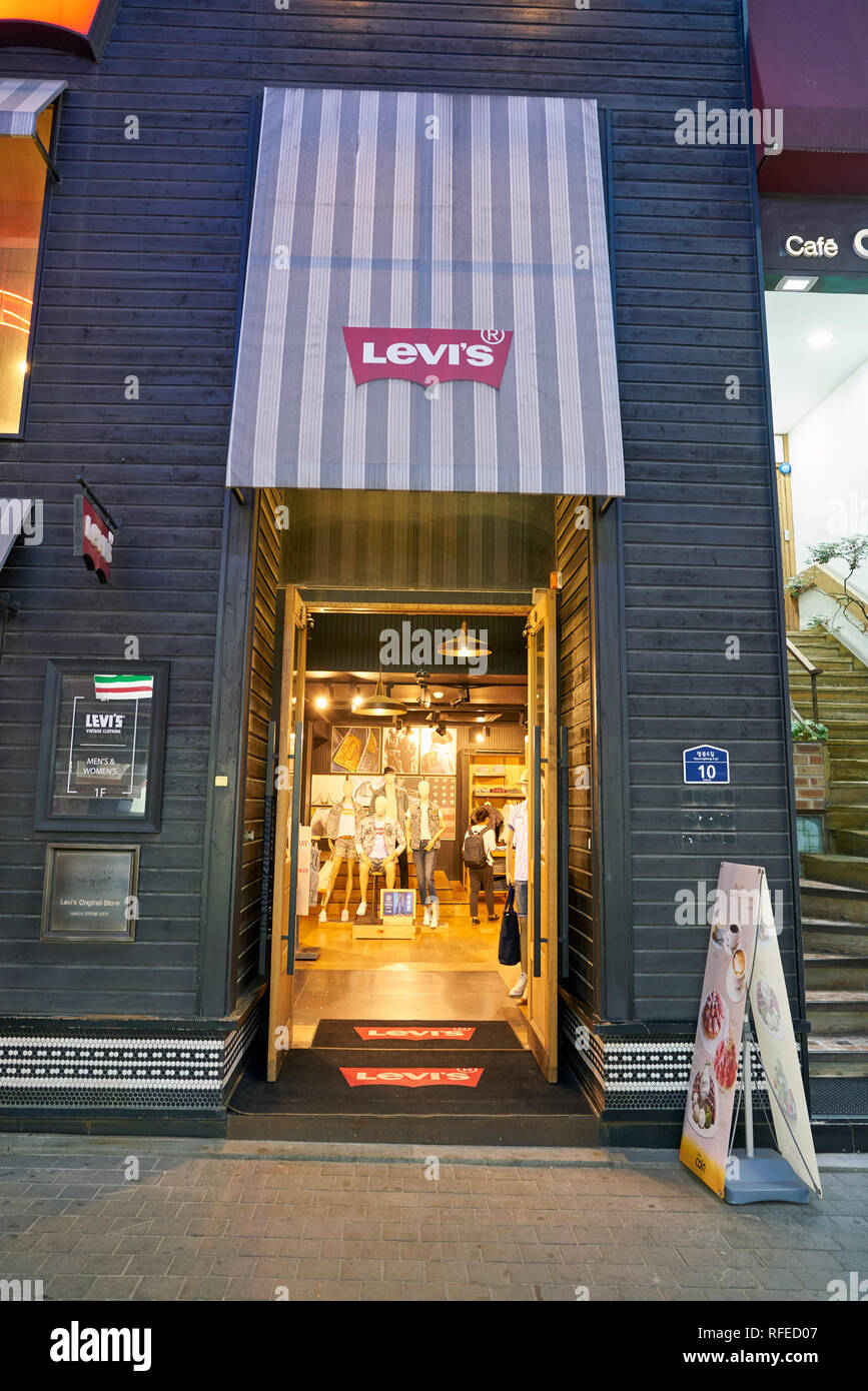 SEOUL, SOUTH KOREA - CIRCA MAY, 2017: a Levi's storefront in Seoul. Levi  Strauss & Co. is a privately owned American clothing company known  worldwide Stock Photo - Alamy