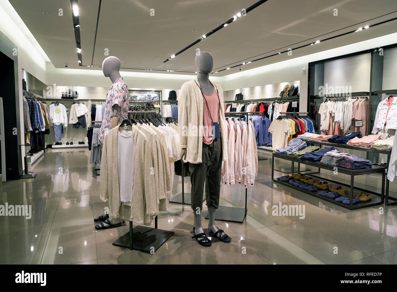 SEOUL, SOUTH KOREA - CIRCA MAY, 2017: inside a Zara store in Seoul. Zara is  a Spanish clothing and accessories retailer Stock Photo - Alamy