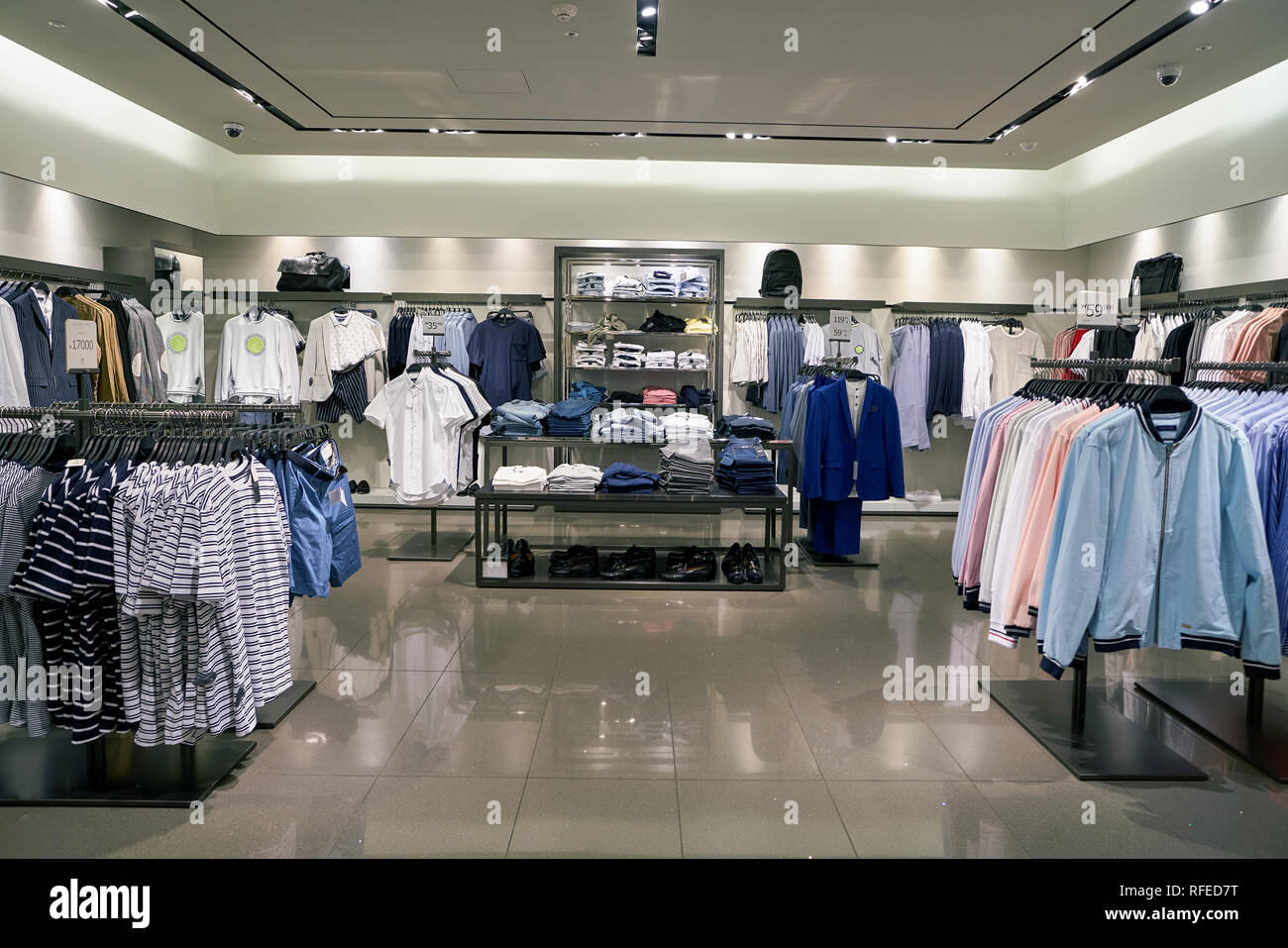 SEOUL, SOUTH KOREA - CIRCA MAY, 2017: inside a Zara store in Seoul. Zara is  a Spanish clothing and accessories retailer Stock Photo - Alamy