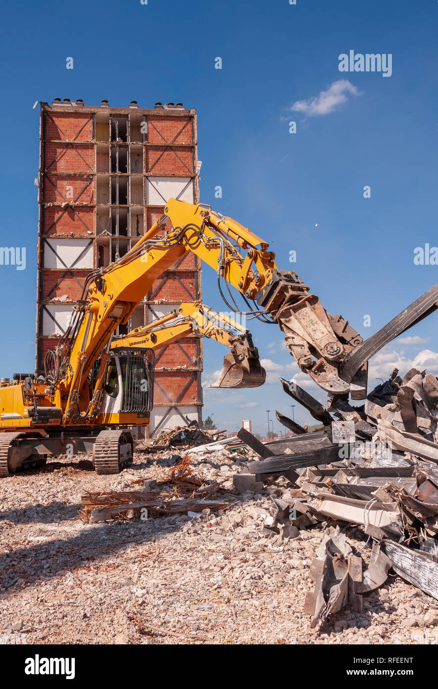 Demolition crawler excavators hires stock photography and images Alamy