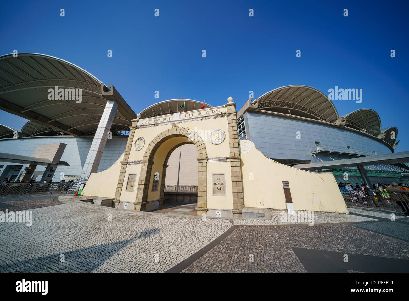 Barrier gate hires stock photography and images Alamy