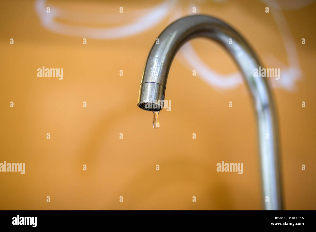 Water Tap Chrome Stainless Metal Faucet With Running Stream Of