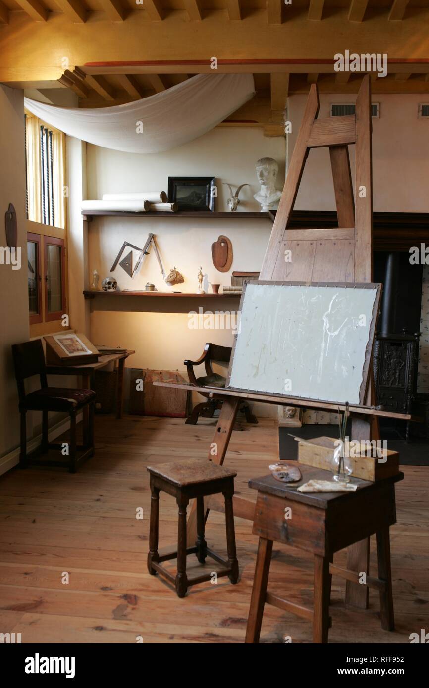 NLD, Netherlands, Amsterdam: Visitors in the Rembrandt House Museum (Rembrandthuis). Large Studio where Rembrandt worked Stock Photo