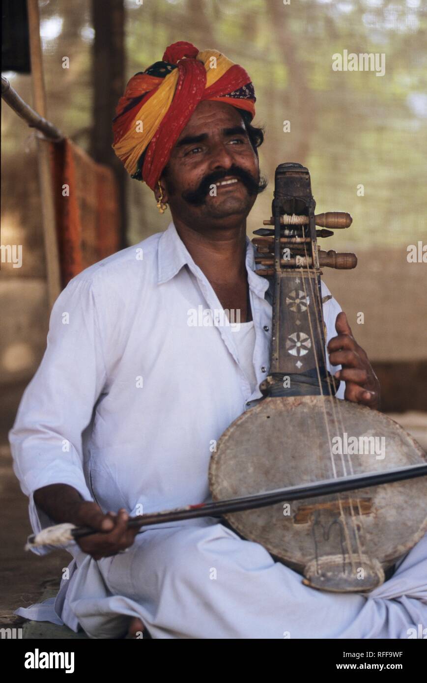 Sitar player india asia hires stock photography and images Alamy