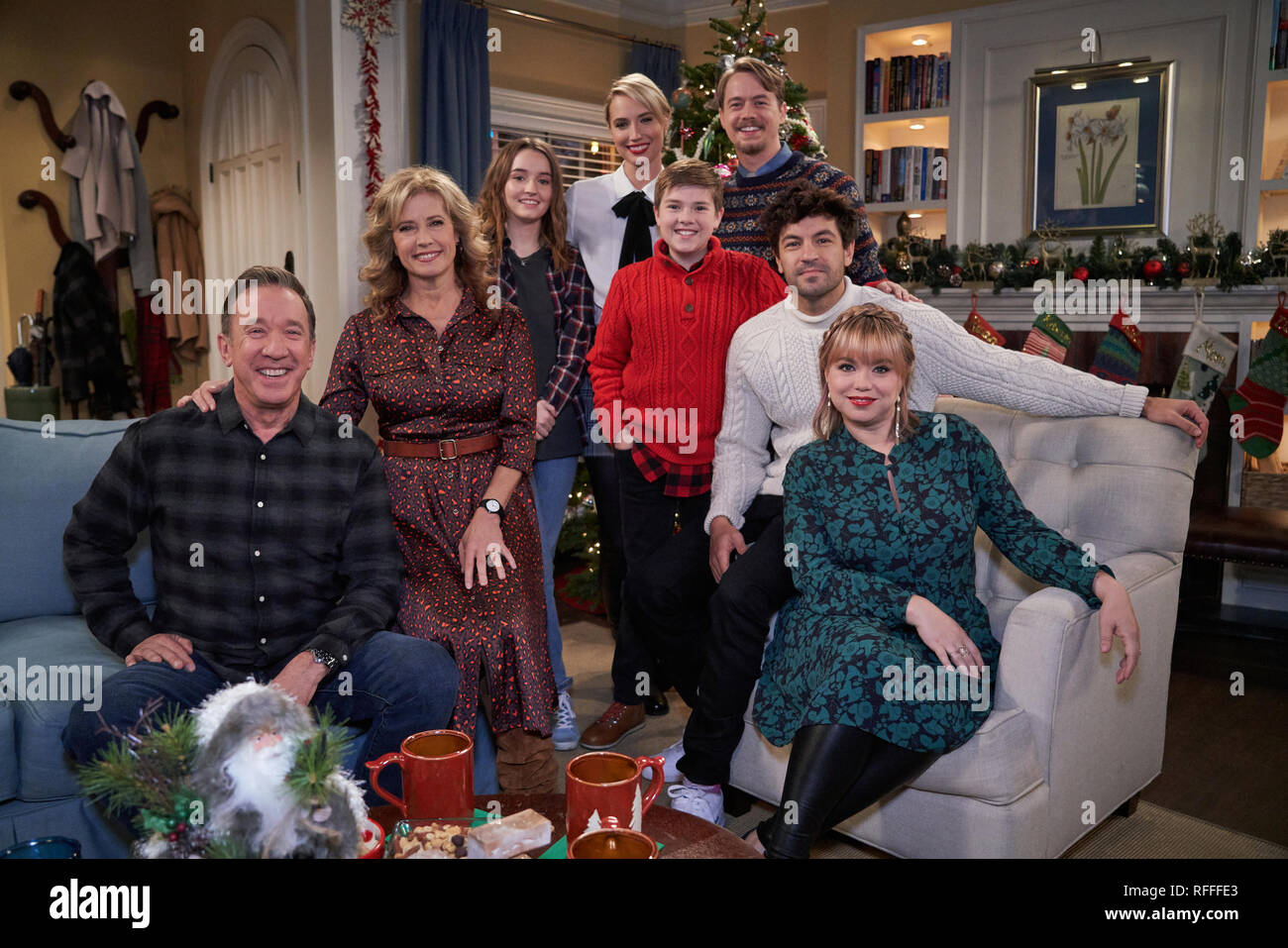 Tim Allen Nancy Travis Kaitlyn Dever Molly Mccook Jet Jurgensmeyer Christoph Sanders Jordan Masterson Amanda Fuller Last Man Standing Season 7 19 Credit Fox Broadcasting Co The Hollywood Archive Stock Photo Alamy
