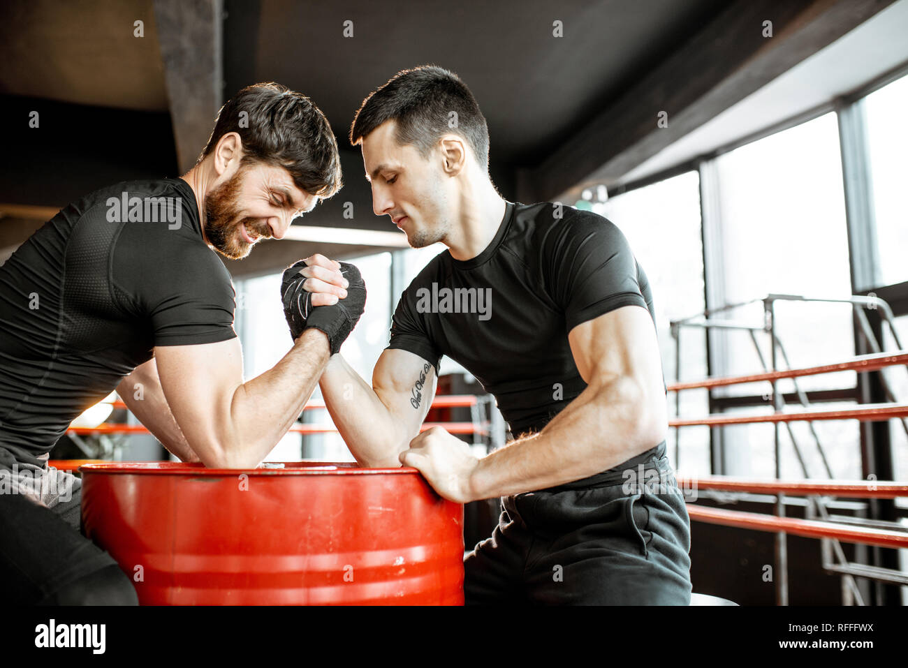 Arm wrestling hires stock photography and images Alamy