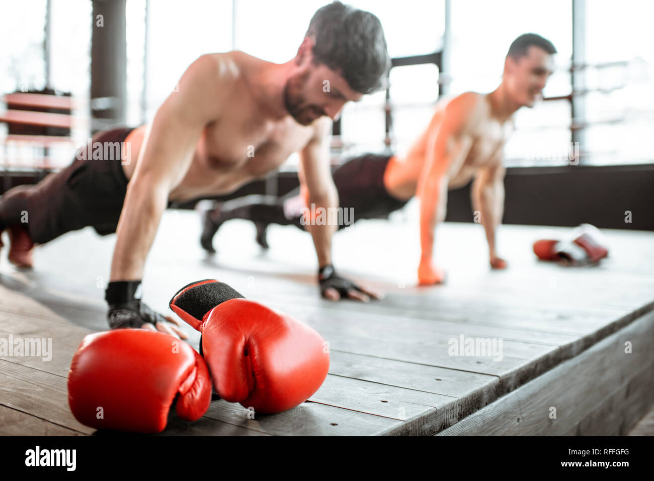 Body push up hires stock photography and images Alamy