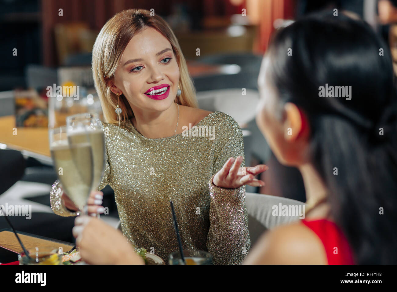 Blonde woman talking at restaurant hi-res stock photography and images ...