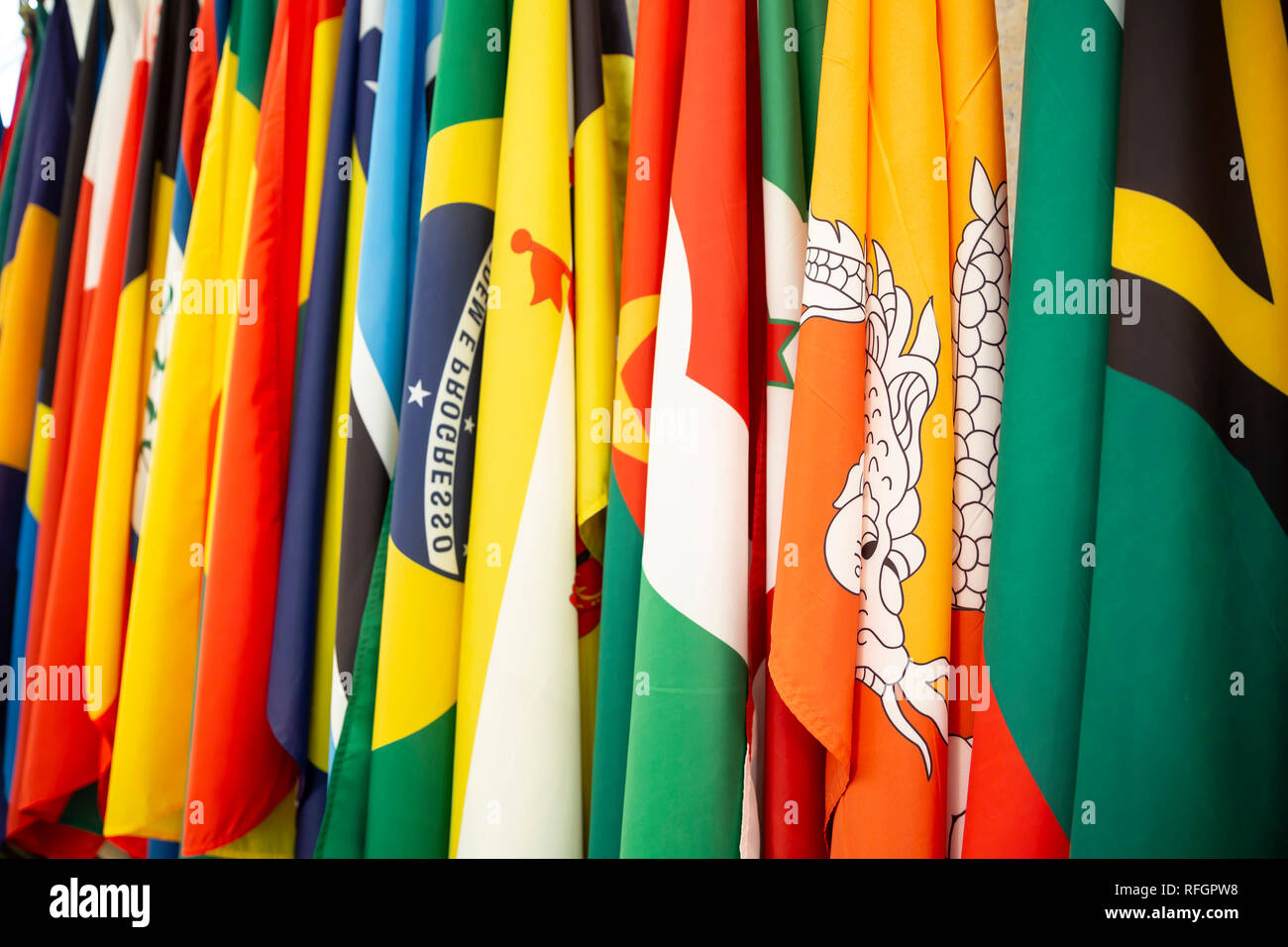 World map with national flags hi-res stock photography and images - Alamy
