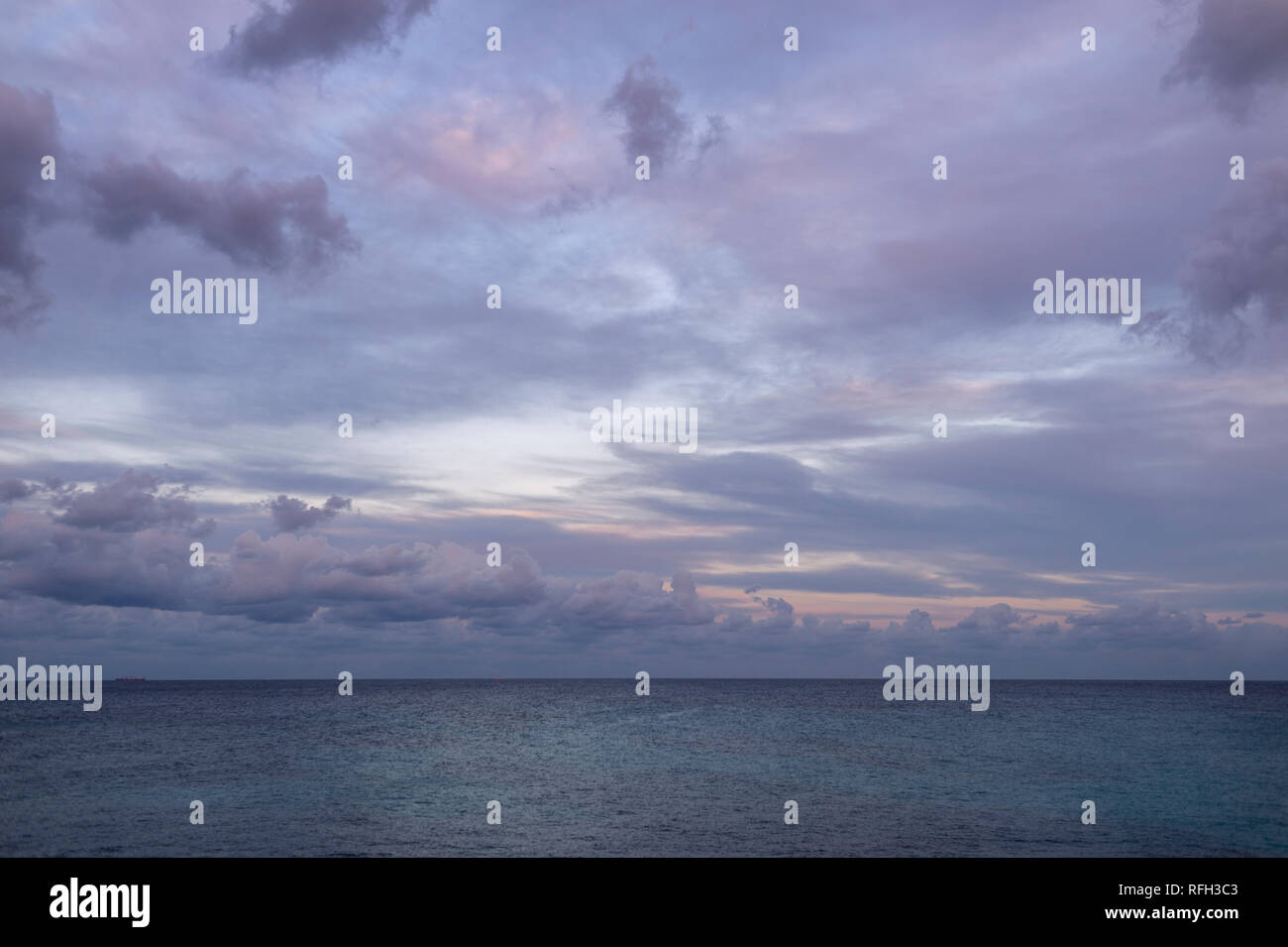 Colours on the horizon hi-res stock photography and images - Alamy